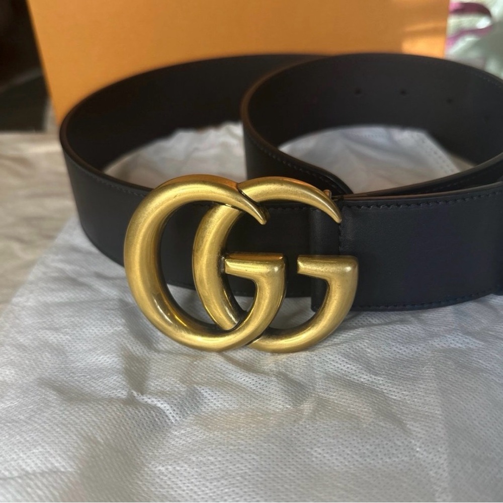 Gucci Black Belt with Gold Logo Buckle - Picture 5 of 12